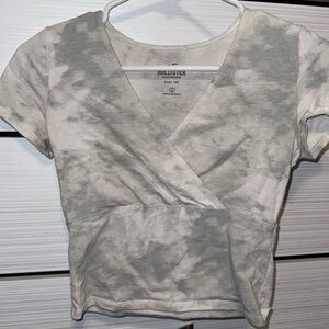 Hollister Women's Gray Tie-Dye Wrap Top